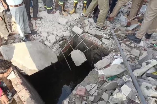 फर्रुखाबाद: लाइब्रेरी में हुआ बड़ा विस्फोट हादसा,10 घायल,2 मृत..